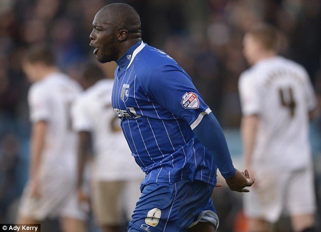 Akinfenwa, l'attaccante extra-large stupisce ancora