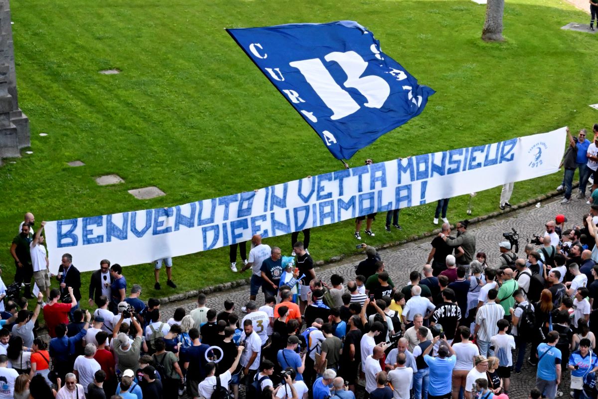 Napoli Lavori In Corso Solo 1 1 In Amichevole Contro La Spal