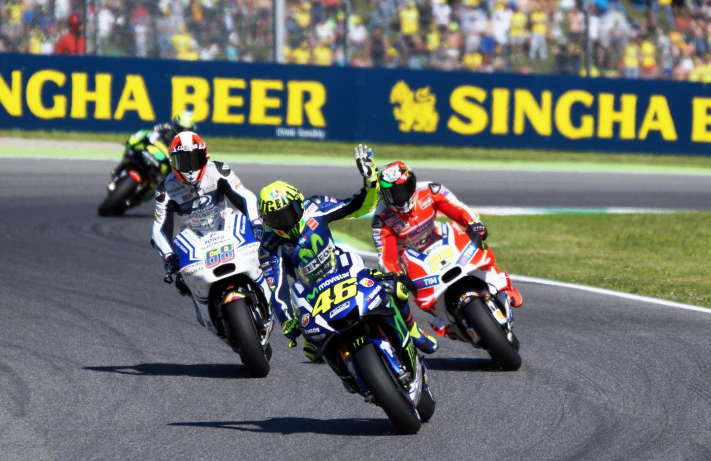 MotoGp Mugello, Valentino Rossi Si Ferma Sul Più Bello: Vince Lorenzo ...