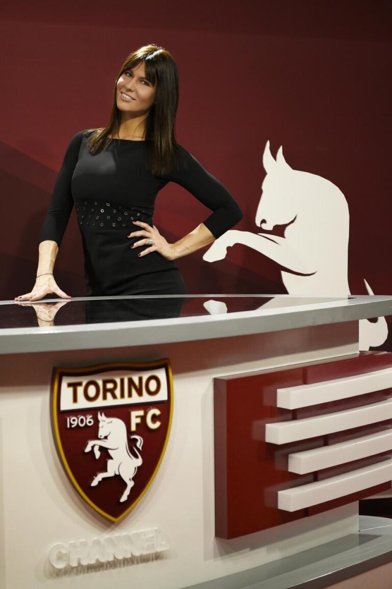 Torino Channel è sexy, ecco Barbara Pedrotti: gli scatti granata e...  bollenti [FOTO]