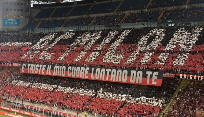 Milan-Craiova, la Curva Sud espone uno striscione per ...