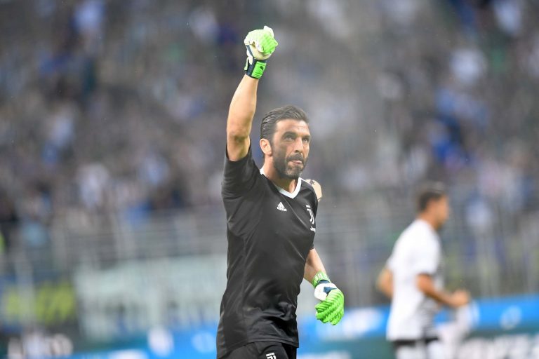 Buffon lascia calcio