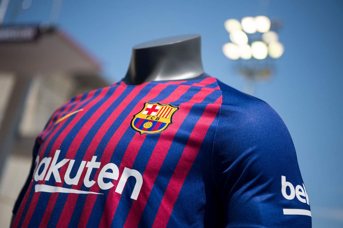 Maglia Barcellona, presentata la divisa della prossima stagione l