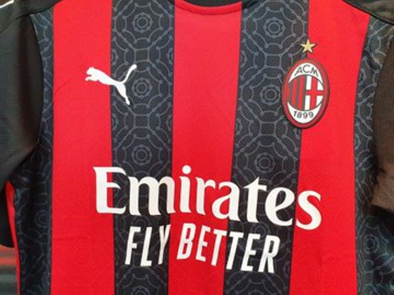 Milan, presentata la nuova maglia si ispira all'architettura della