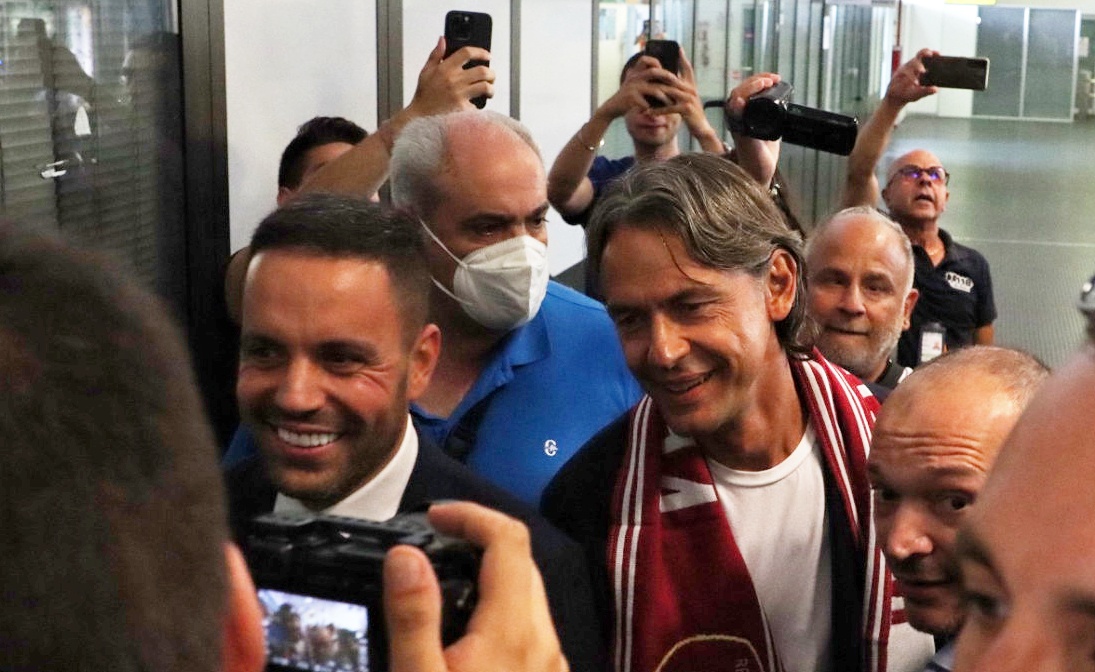 Pippo Inzaghi è Atterrato A Reggio Calabria: Splendida Accoglienza Per ...