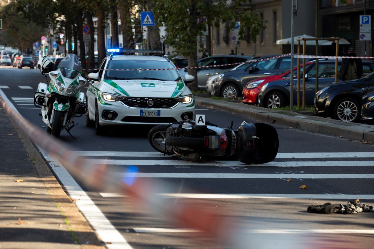 Sbanda In Scooter E Si Schianta Contro Un Palo: Morto Il Calciatore ...