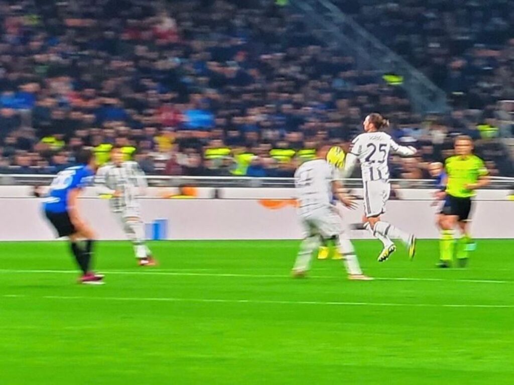 Mano Di Rabiot Furia Dellinter Dopo Il Gol Della Juventus Foto