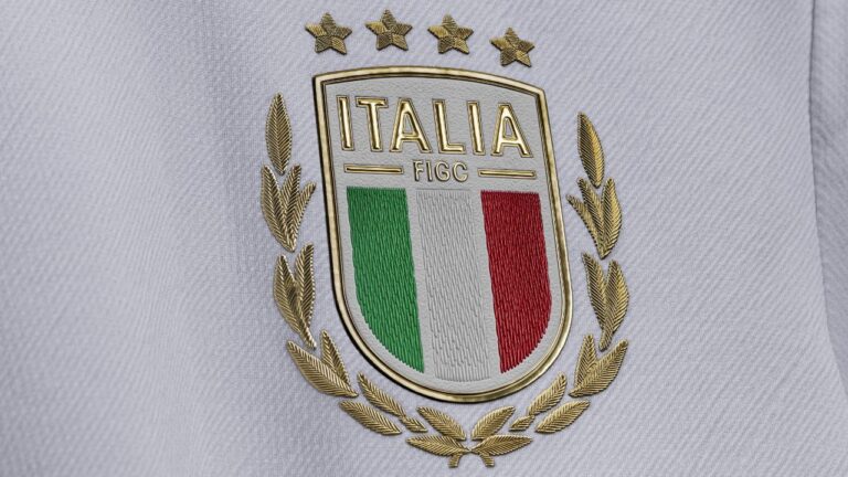 Maglia bianca Italia omaggio 125° Anniversario FIGC