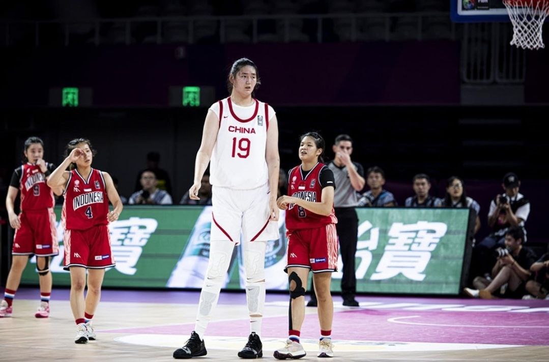 Zhang Ziyu, la versione femminile di Yao Ming: la cinese di 17 anni che ha scioccato il basket