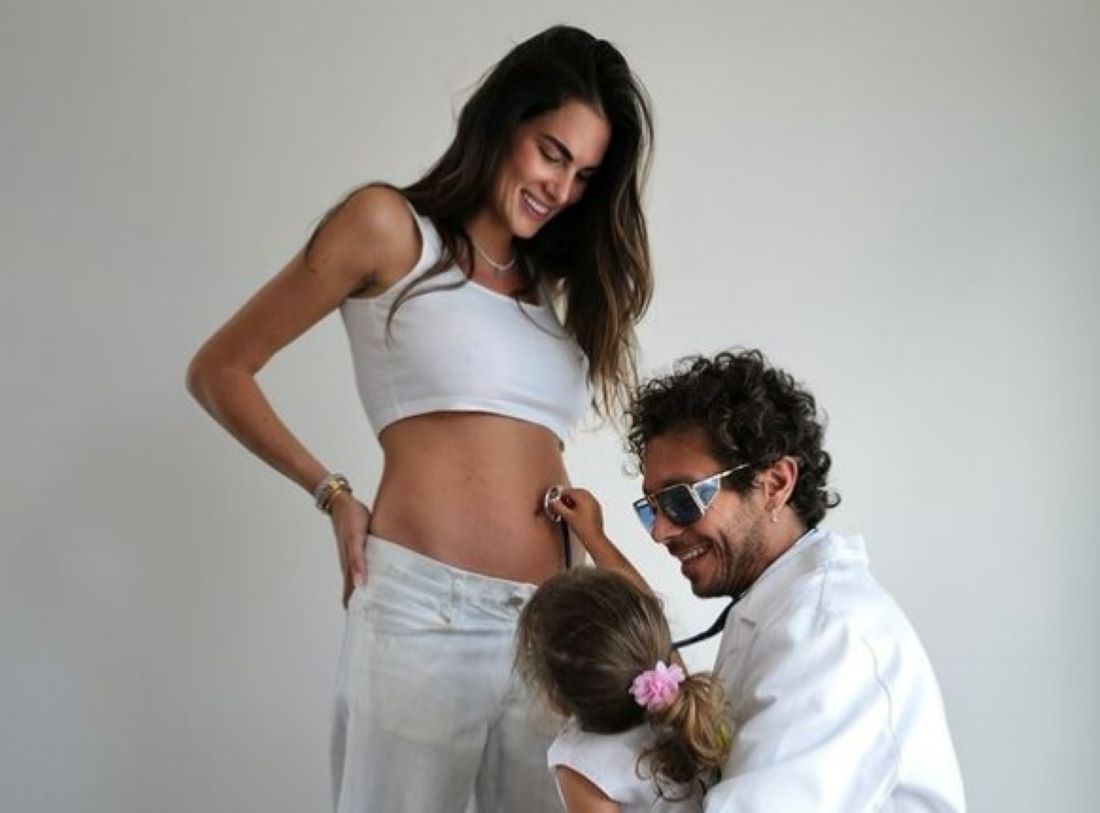 Valentino Rossi di nuovo papà: la compagna Francesca è incinta | FOTO
