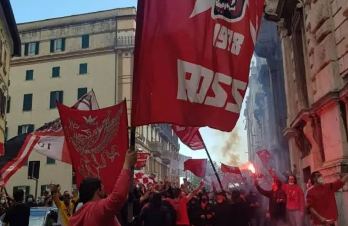 Ore calde per la cessione del Perugia: scatta la protesta dei tifosi