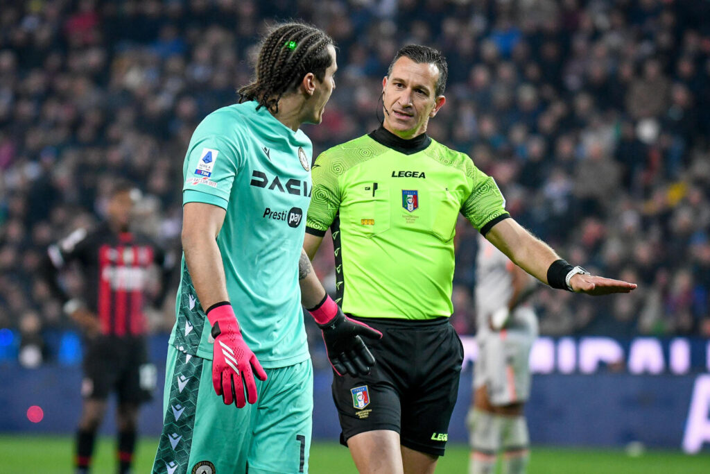 Marco Silvestri e arbitro Daniele Doveri