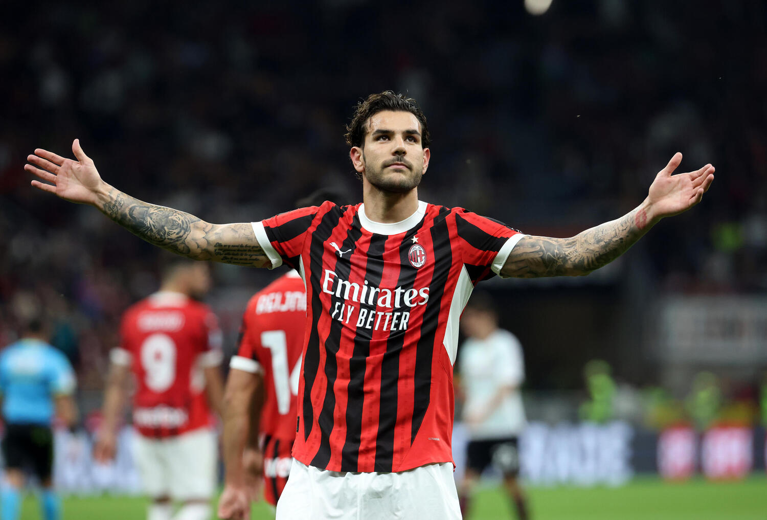 Theo Hernandez, 29 gol con il Milan come Maldini: i complimenti (e la battuta) di Paolo