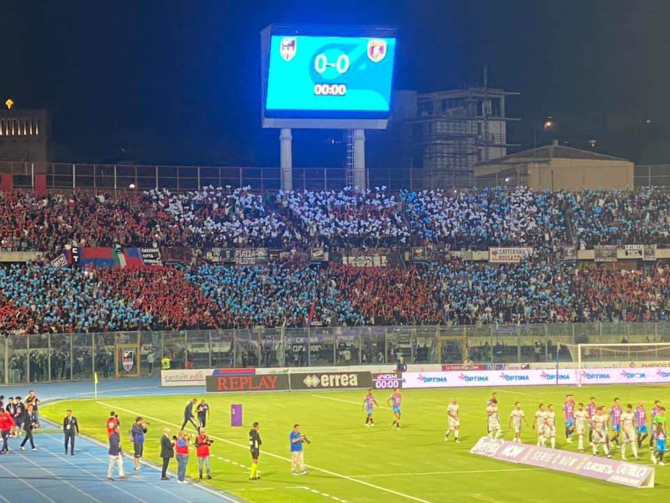 Tifosi Catania stadio